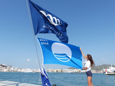 Image forThe Blue Flag will be raised for another year in Marina Ibiza